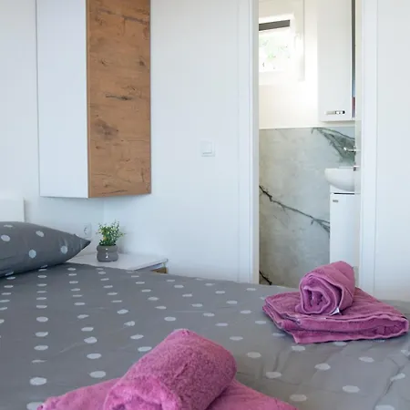Mobile Homes Kristina Ferienhaus Posedarje